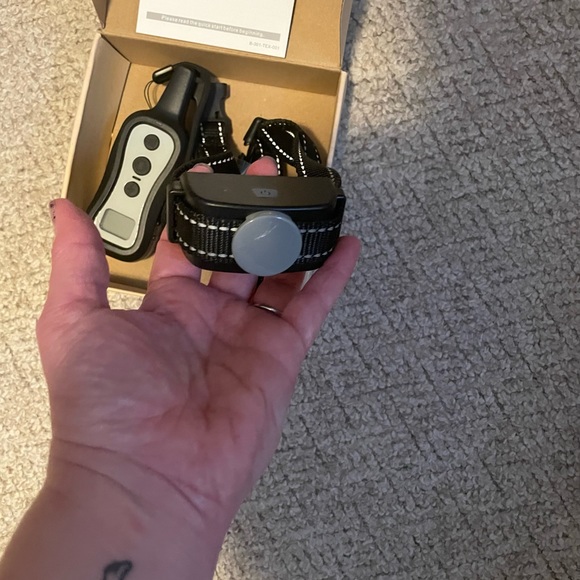 Remote dog training collar- instructions on box - Picture 2 of 3